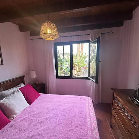 Cozy Canarian With Large Garden *